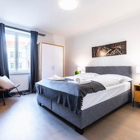 Experience Central Vienna From A Stylish And Modern Apartment Exterior photo