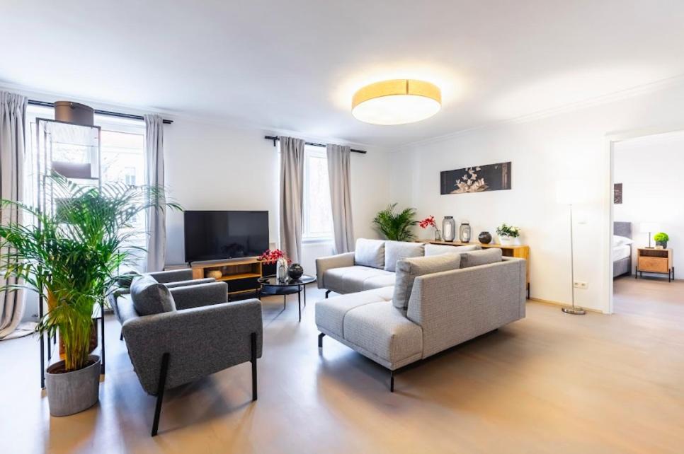 Experience Central Vienna From A Stylish And Modern Apartment Exterior photo