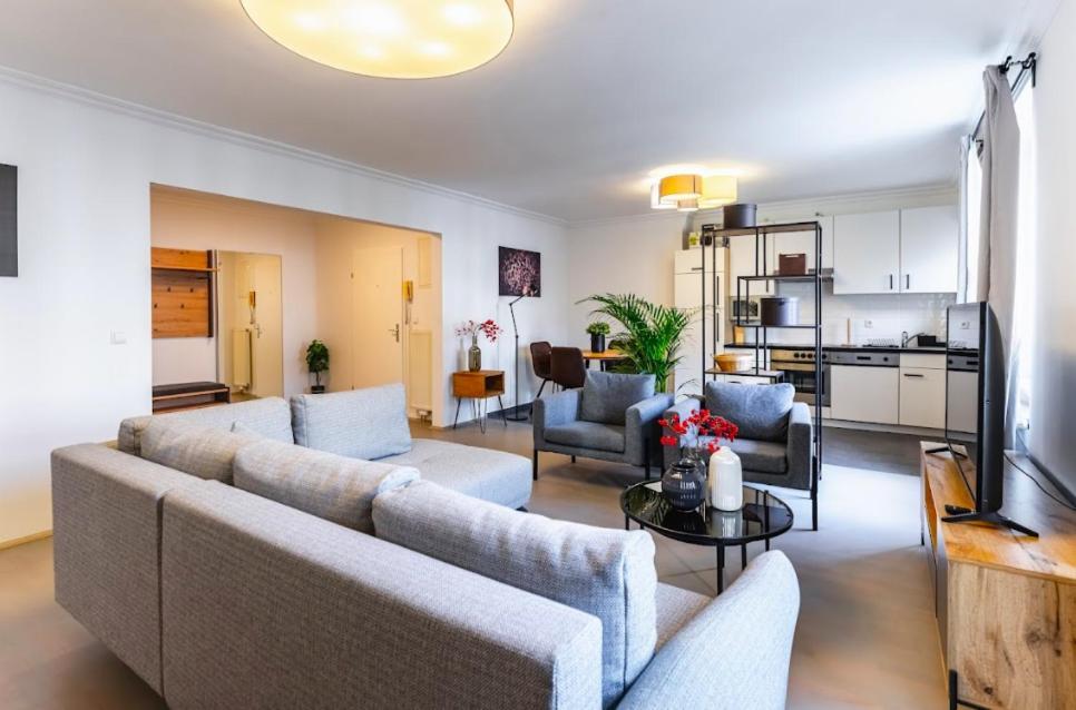 Experience Central Vienna From A Stylish And Modern Apartment Exterior photo
