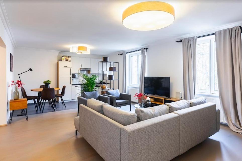 Experience Central Vienna From A Stylish And Modern Apartment Exterior photo