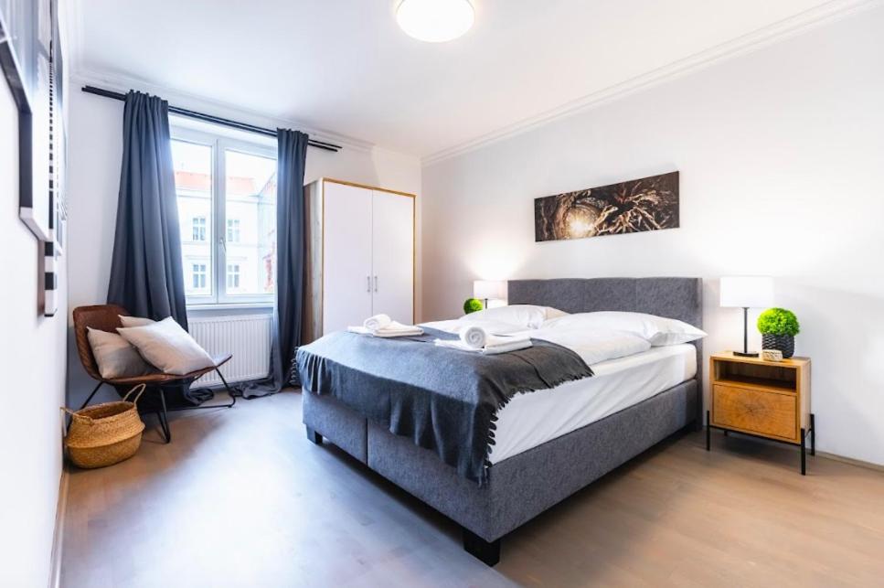 Experience Central Vienna From A Stylish And Modern Apartment Exterior photo