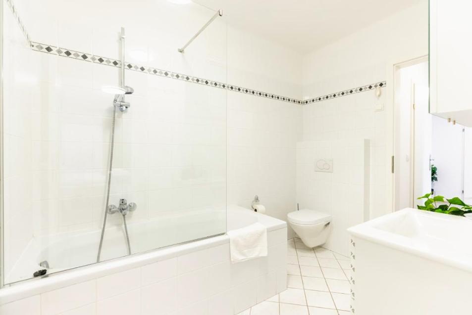 Experience Central Vienna From A Stylish And Modern Apartment Exterior photo