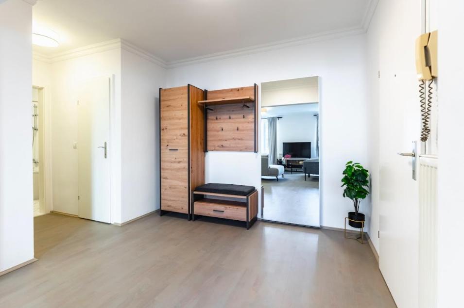 Experience Central Vienna From A Stylish And Modern Apartment Exterior photo
